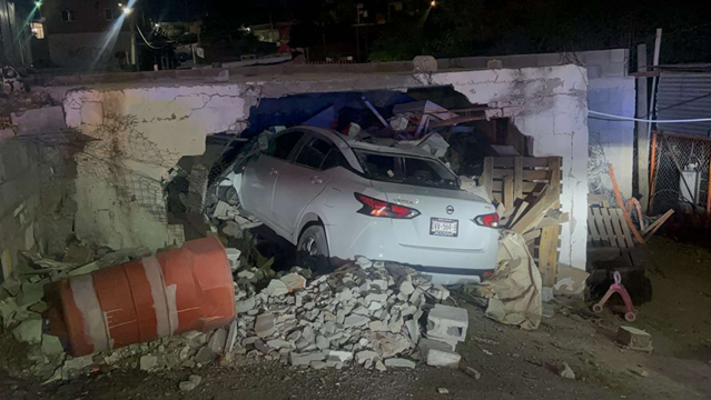 CHOCA CONDUCTORA DE VERSA CONTRA BODEGA EN LA PACHECO