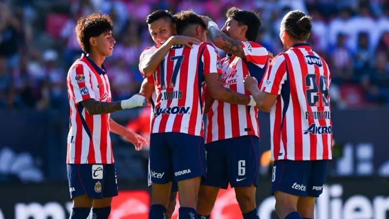 CHIVAS DERROTA A SAN LUIS 3-0