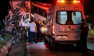  SE ACCIDENTA AUTOBÚS EN NAYARIT EN DONDE SE TRANSPORTABAN PERSONAS QUE REGRESABAN DEL EVENTO DE LA PRESIDENTA CLAUDIA SHEINBAUM