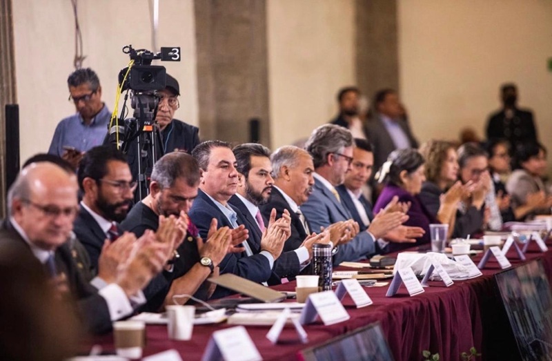 RESTRINGIRÁN USO DE CELULARES EN PRIMARIAS Y SECUNDARIS TRAS ACUERDO NACIONAL