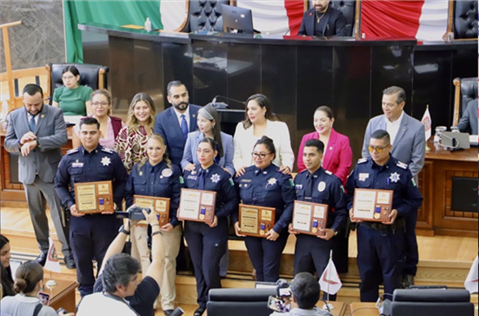 CRISTIAN RÍOS, POLICIA MUNICIPAL RECONOCIDO CON LA MEDALLA AL MÉRITO POLICIAL