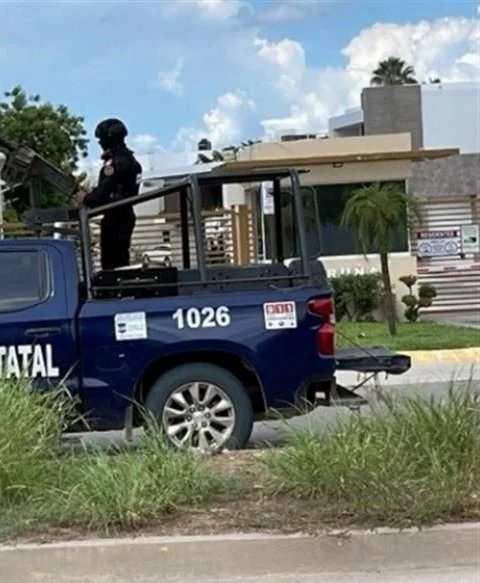AUTORIDADES ARMARON UN OPERATIVO EN LA RESIDENCIA DONDE VIVE EL GOBERNADOR CON LICENCIA, ROCHA MOYA