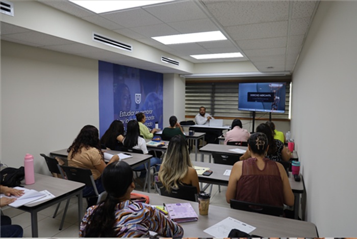 MÁS DE 100 MUJERES  ESTUDIAN LA LICENCIATURA DE DERECHO, GRACIAS AL PROGRAMA DE LA UNIVERSIDAD DE LAS MUJERES