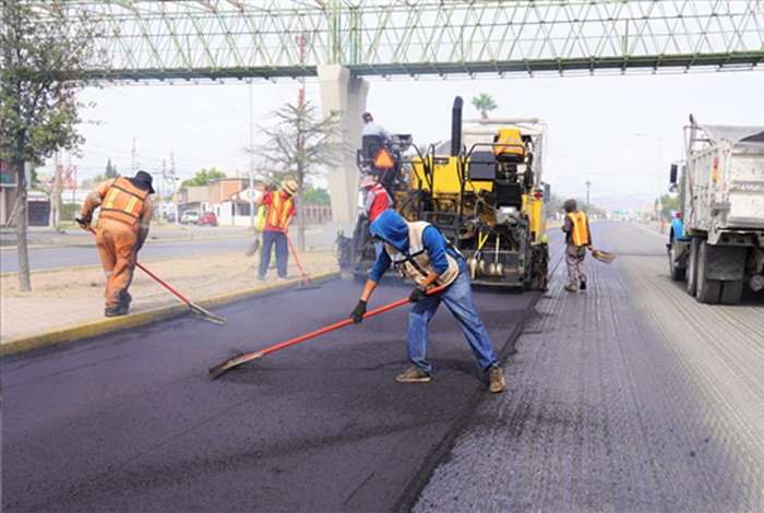 TRABAJA MUNICIPIO EN REHABILITACIÓN DE CARPETA ASFÁLTICA EN BOULEVARD FUENTES MARES