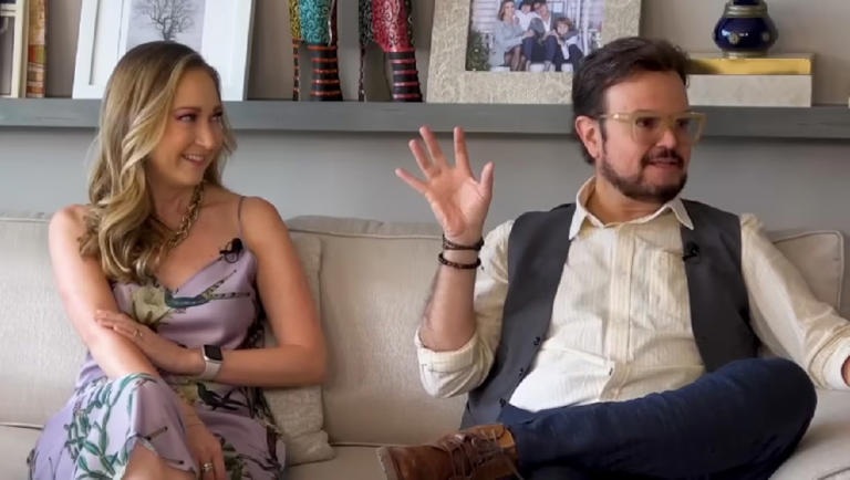 ALEKS SYNTEK, KAREN CORONADO SU ESPOSA CON SU HISTORIA DE AMOR