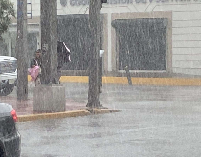 FUERTE TORMENTA AZOTA A LA CIUDAD DE CHIHUAHUA