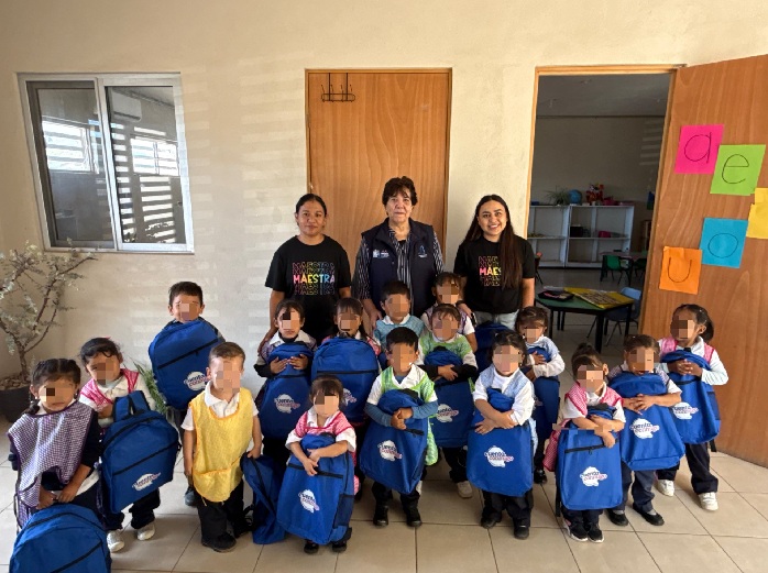 LUPITA BORRUEL LLEVA APOYO ESCOLAR A MÁS DE 100 ESTUDIANTES DEL SUR DE CHIHUAHUA