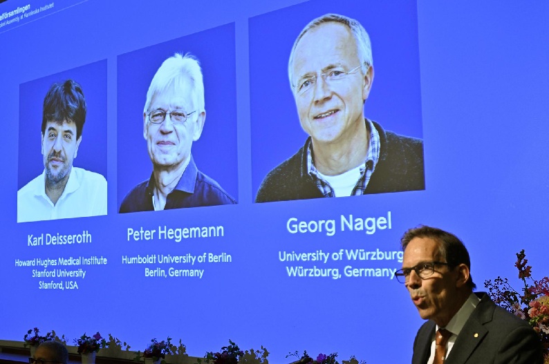 ENTREGAN PREMIO NOBEL DE MEDICINA O FISIOLOGÍA 2026 A UN ESTADOUNIDENSE Y DDOS ALEMANES