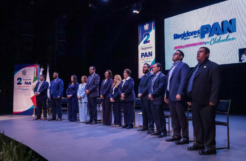 REGIDORES DEL PAN PRESENTARON SU 2DO. INFORME DE ACTIVIDADES EN EL TEATRO DE LA CIUDAD: RINDEN EMOTIVO HOMENAJE A PATY ULATE (+)