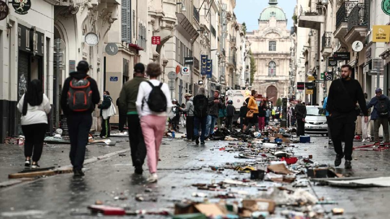 POR PROTESTAS EN FRANCIA HAY UN SALDO DE 1800 DETENIDOS