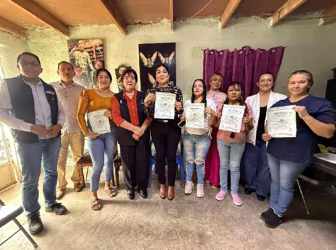 CONCLUYEN CON ÉXITO CURSO DE BARBERÍA GESTIONADO A TRAVÉS DE CASA DE ENLACE DE LUPITA BORRUEL