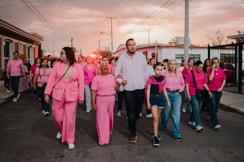 MUJERES ACOMPAÑADAS 