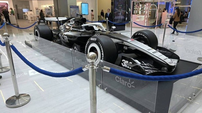 EL MONOPLAZA DE CHECO PÉREZ SE EXHIBE EN PLAZA CARSO