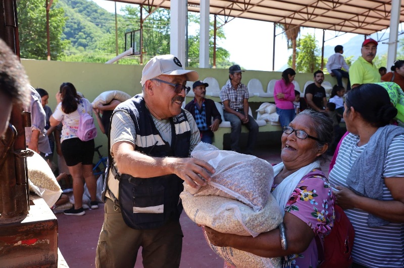 ACERCA ESTADO APOYOS ALIMENTARIOS, EDUCATIVOS Y PRODUCTIVOS A COMUNIDADES DE URIQUE
