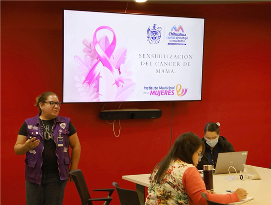 LLEVA MUNICIPIO PLÁTICAS DE PREVENCIÓN DEL CÁNCER DE MAMA A 15 EMPRESAS